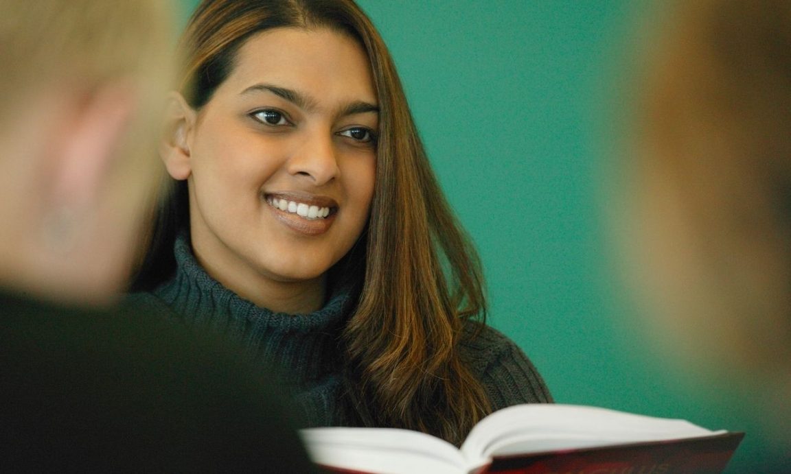 What are the Advantages of the Teacher-Centered Approach?